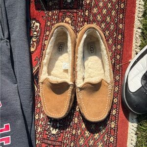 HARDLY WORN UGG women’s Tan Suede Loafers